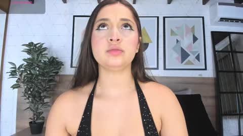 Mia  online show from 10.17.25