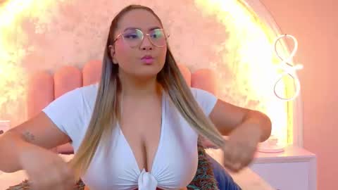 Mia online show from 02.10.26