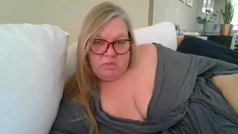 Snapshot of miamarie555 chatting on 02.15.26 Miamarie555 online show from 02.15.26