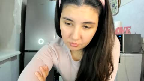 MiaMarrone online show from 12.19.25