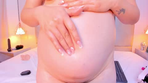 Mia  online show from 01.05.25