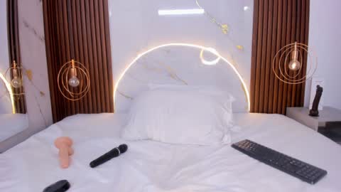 Mia  online show from 01.21.25