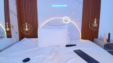 Mia  online show from 02.01.25