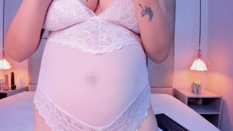 Mia  online show from 02.02.25