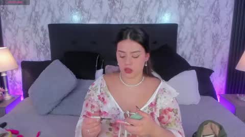 Snapshot of miamontoya chatting on 05.20.26 Mia -5 7001400 Follow online show from 05.20.26