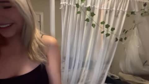 Snapshot of miamoon9 chatting on 02.26.26 Mia online show from 02.26.26