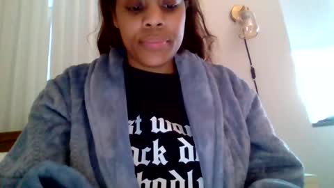 Snapshot of miamuffin8 chatting on 01.06.25 MiaMuffn online show from 01.06.25