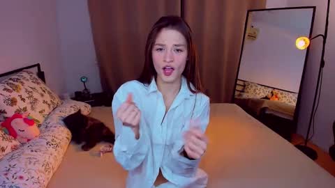 Mia online show from 02.10.25