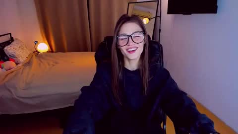 Mia online show from 02.14.25