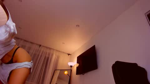 Mia online show from 09.17.25