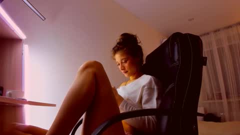 Mia online show from 03.26.26