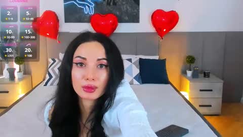 Snapshot of miarommano chatting on 02.14.25 miarommano online show from 02.14.25