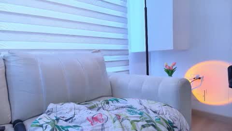 My name is Mia  Please say hello I like to chat with you. If you have requests or dirty talk please use tip online show from 12.04.25