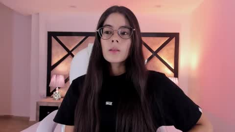 Mia online show from 03.03.25