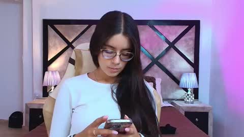 Mia online show from 10.14.25