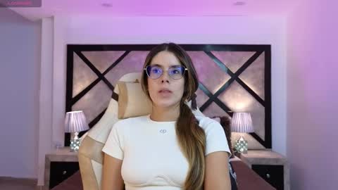 Snapshot of miasilverr chatting on 03.03.26 Mia online show from 03.03.26