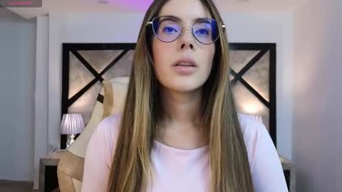 Snapshot of miasilverr chatting on 03.10.26 Mia online show from 03.10.26