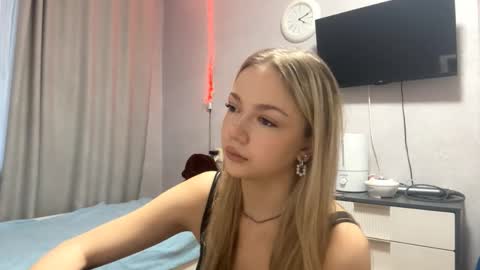 Snapshot of miasuszynski chatting on 02.15.26 Milana online show from 02.15.26