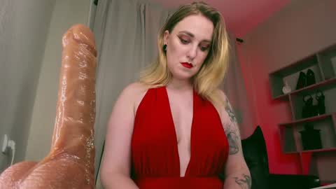 Snapshot of miaunicorn chatting on 01.05.25 Lana online show from 01.05.25