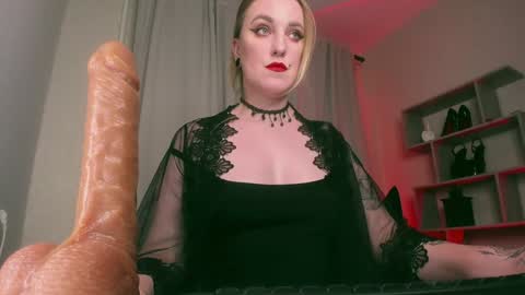 Snapshot of miaunicorn chatting on 01.17.25 Lana online show from 01.17.25