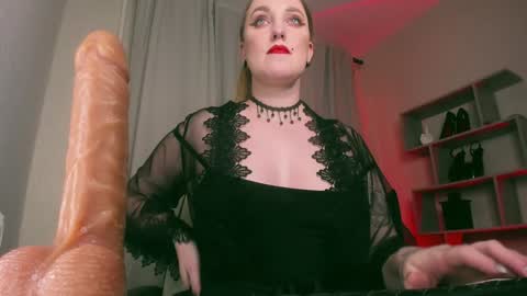 Snapshot of miaunicorn chatting on 01.17.25 Lana online show from 01.17.25