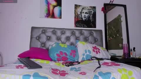 Snapshot of miautena chatting on 11.03.25 Mariana online show from 11.03.25