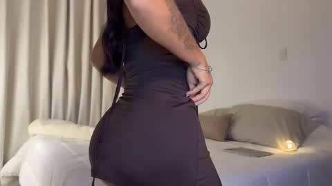 Mia online show from 04.15.26