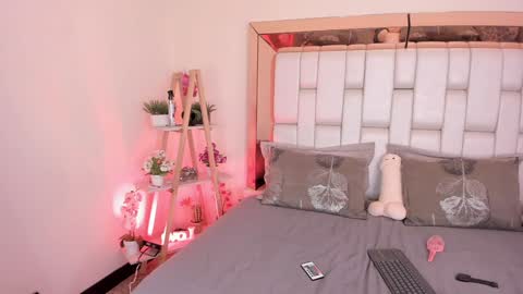 Mia Villalobos online show from 01.22.25