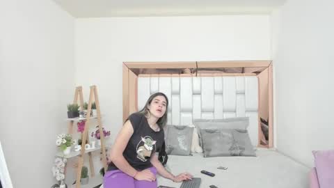 Mia Villalobos online show from 09.15.25