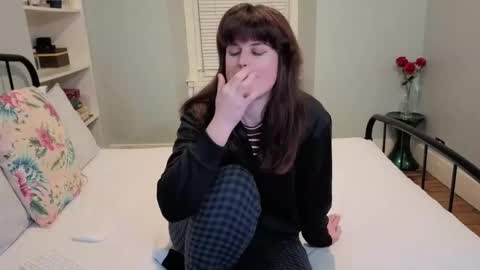 Mia  online show from 02.25.26