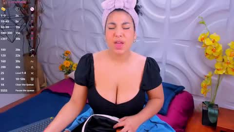 Mia online show from 01.04.25