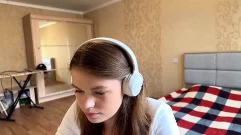 Snapshot of micademaline chatting on 07.26.26 Mia online show from 07.26.26