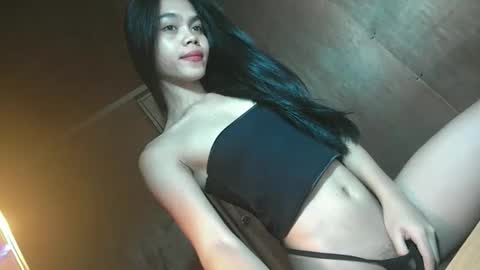 Snapshot of micaholics chatting on 10.04.25 Mica online show from 10.04.25