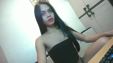 Snapshot of micaholics chatting on 10.28.25 Mica online show from 10.28.25