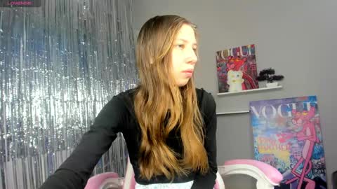 Snapshot of michele_mack chatting on 01.08.25 michele_mack online show from 01.08.25