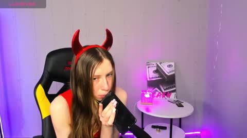 Snapshot of michele_mack chatting on 02.05.25 michele_mack online show from 02.05.25