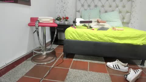 Snapshot of michelle_perla chatting on 10.11.25 michelle perla online show from 10.11.25