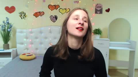 Snapshot of michellee11 chatting on 03.10.25 Michel online show from 03.10.25