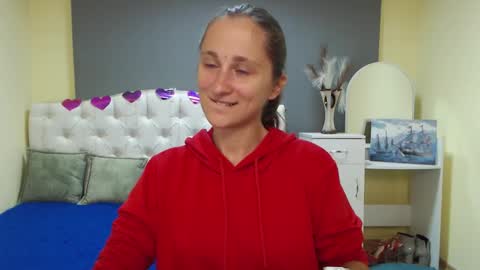 Snapshot of michellee11 chatting on 09.19.25 Michel online show from 09.19.25