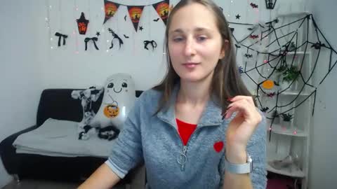 Snapshot of michellee11 chatting on 10.16.25 Michel online show from 10.16.25