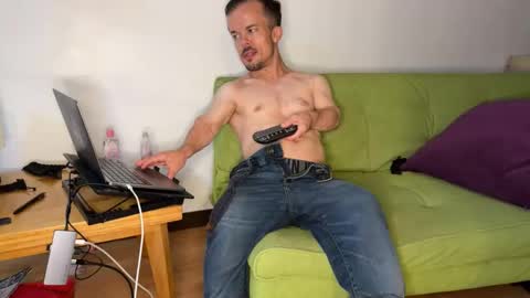 Snapshot of midgettripod1 chatting on 04.03.26 Aaron online show from 04.03.26