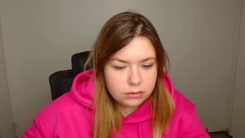 Snapshot of midnightmariana chatting on 10.20.25 Mariana online show from 10.20.25