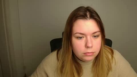 Snapshot of midnightmariana chatting on 10.27.25 Mariana online show from 10.27.25