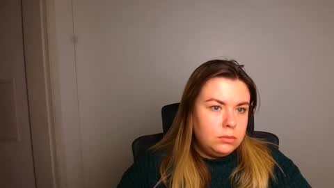 Snapshot of midnightmariana chatting on 11.18.25 Mariana online show from 11.18.25