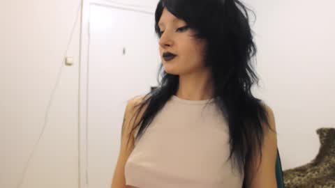 Snapshot of midnightsiren chatting on 09.22.25 midnightsiren online show from 09.22.25