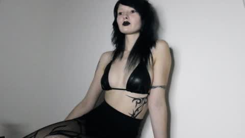 Snapshot of midnightsiren chatting on 10.16.25 midnightsiren online show from 10.16.25