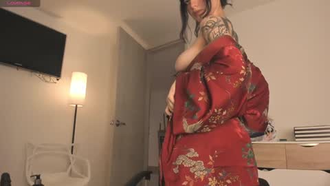 midori__san online show from 01.05.25