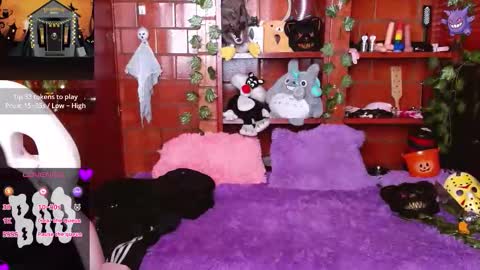 Snapshot of midoriquinn chatting on 10.28.25 Midori 7u7 online show from 10.28.25