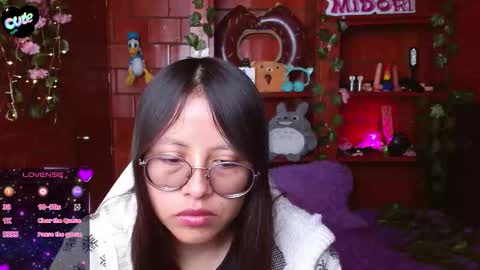 Snapshot of midoriquinn chatting on 11.11.25 Midori 7u7 online show from 11.11.25