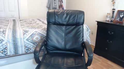 Snapshot of midsummernightsdream chatting on 02.28.25 MidsummerNightsDream online show from 02.28.25